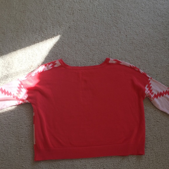 Aztec Print Cropped Sweater - Picture 2 of 4